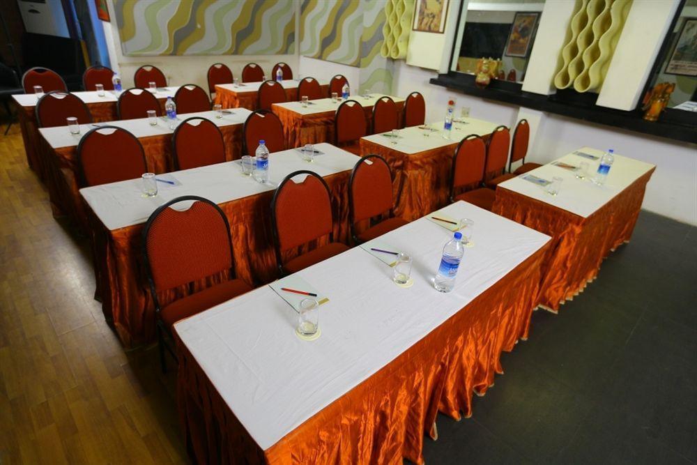 Hotel Oriental Inn Ченнаї Екстер'єр фото