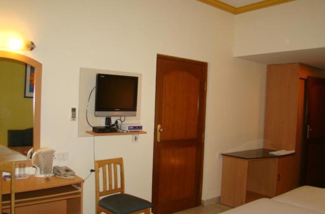 Hotel Oriental Inn Ченнаї Екстер'єр фото