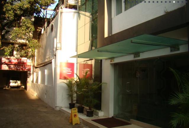Hotel Oriental Inn Ченнаї Екстер'єр фото