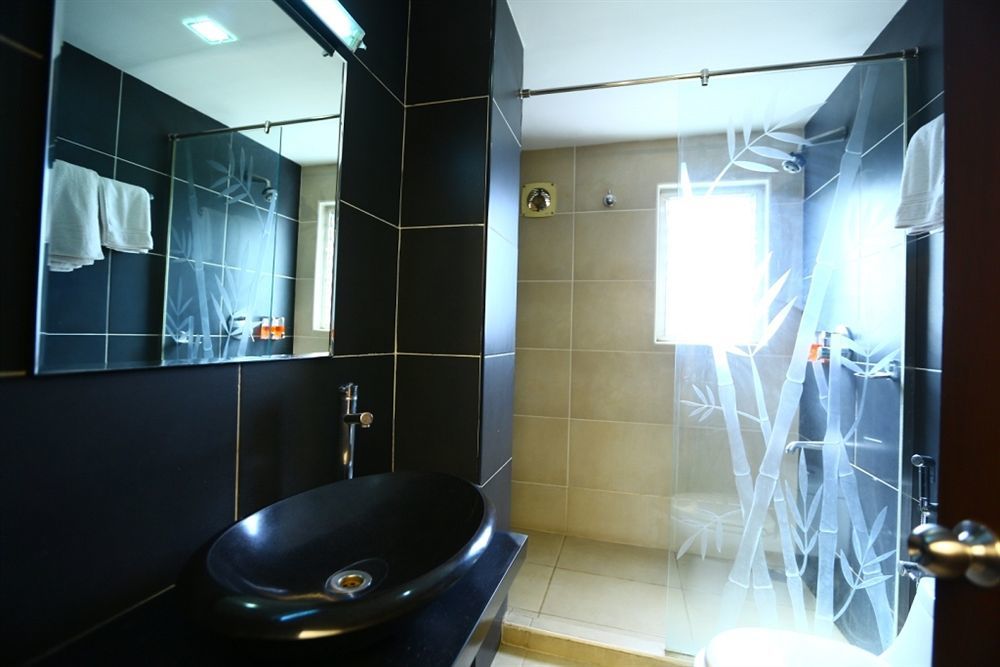 Hotel Oriental Inn Ченнаї Екстер'єр фото