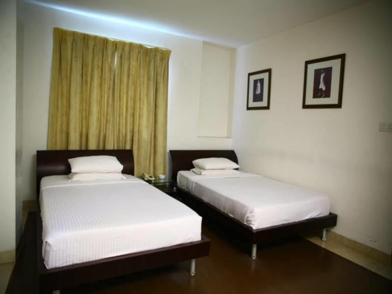 Hotel Oriental Inn Ченнаї Екстер'єр фото